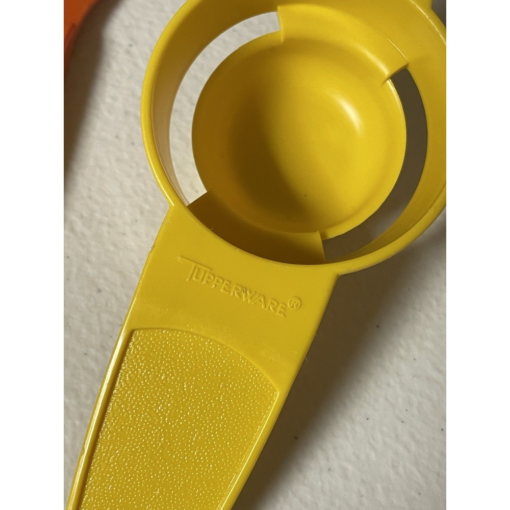 Tupperware Retired 4-3/4"‎ Egg White Yolk Separator Hands Free Lemon Yellow VTG